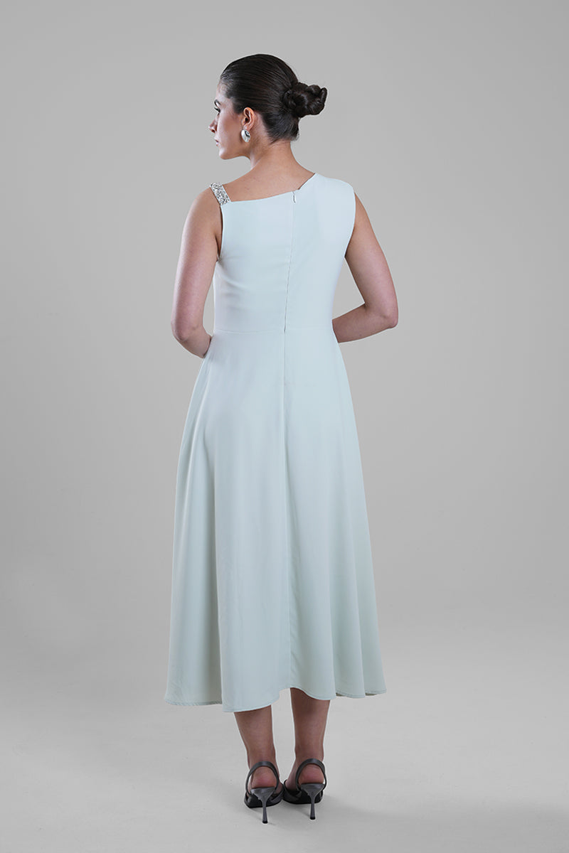 فستان ميدي بياقة غير متماثلة