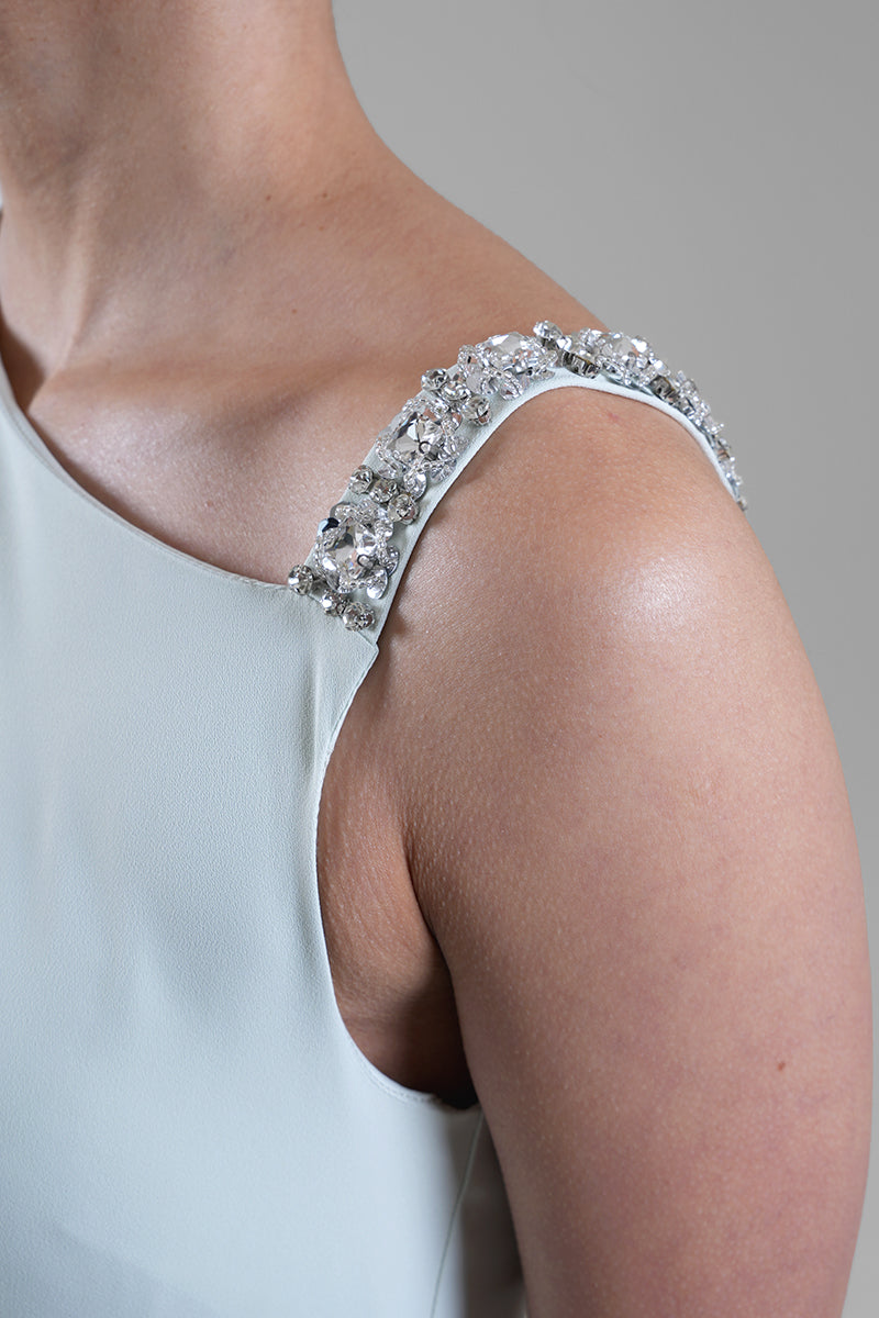 فستان ميدي بياقة غير متماثلة