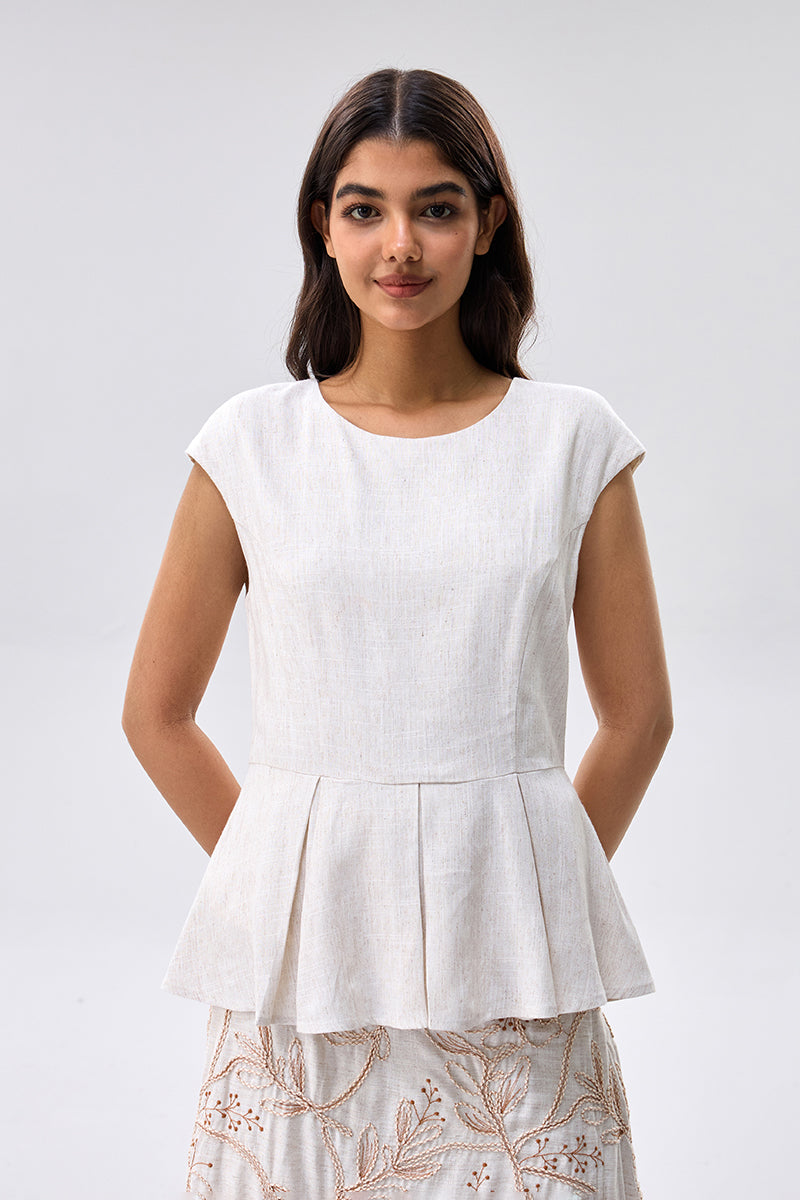 بلوزة بدون اكمام بقصة أنيقة