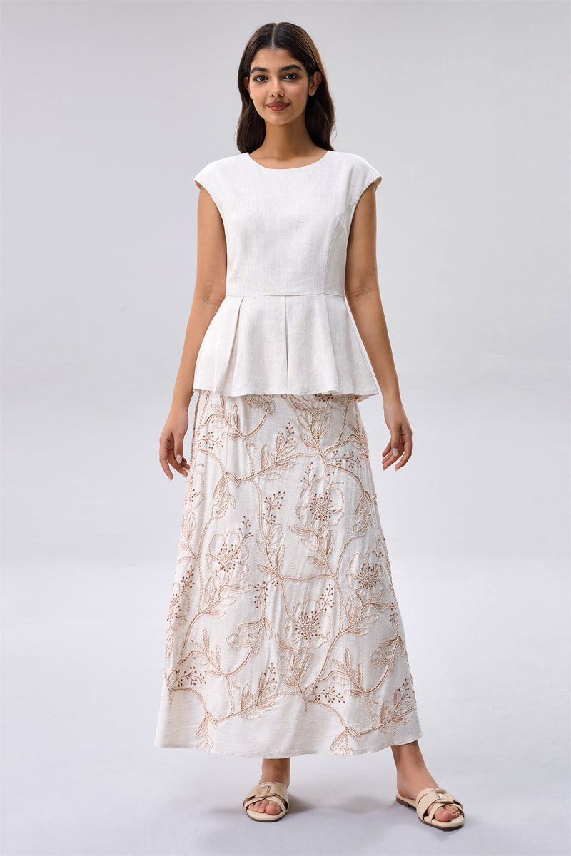 تنورة طويلة مطرزة