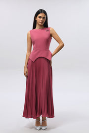 فستان بتفصيل على الجزء العلوي