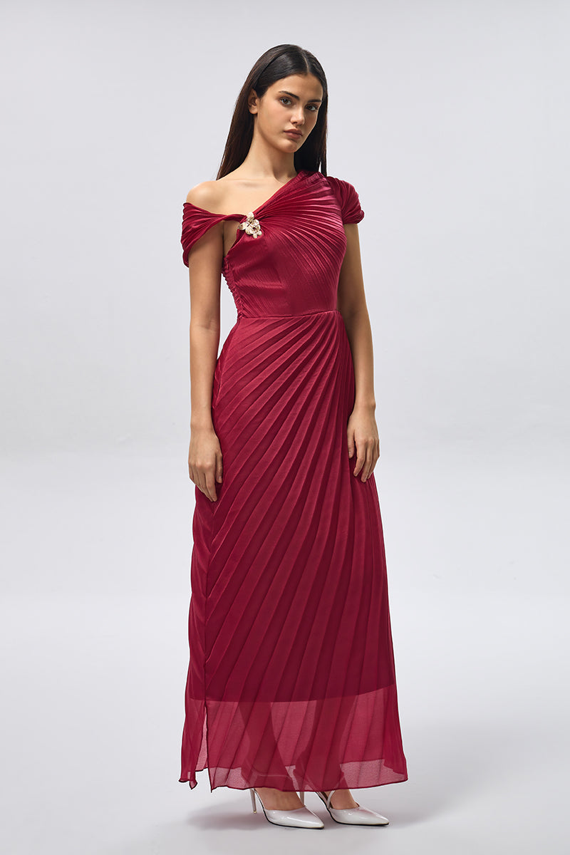 فستان ماكسي بتصميم طيات