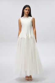 فستان بدون أكمام بتفصيل مرصع