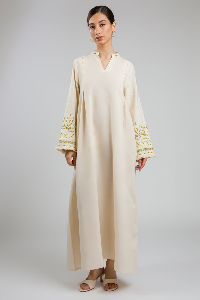 فستان ماكسي بأكمام مطرزة