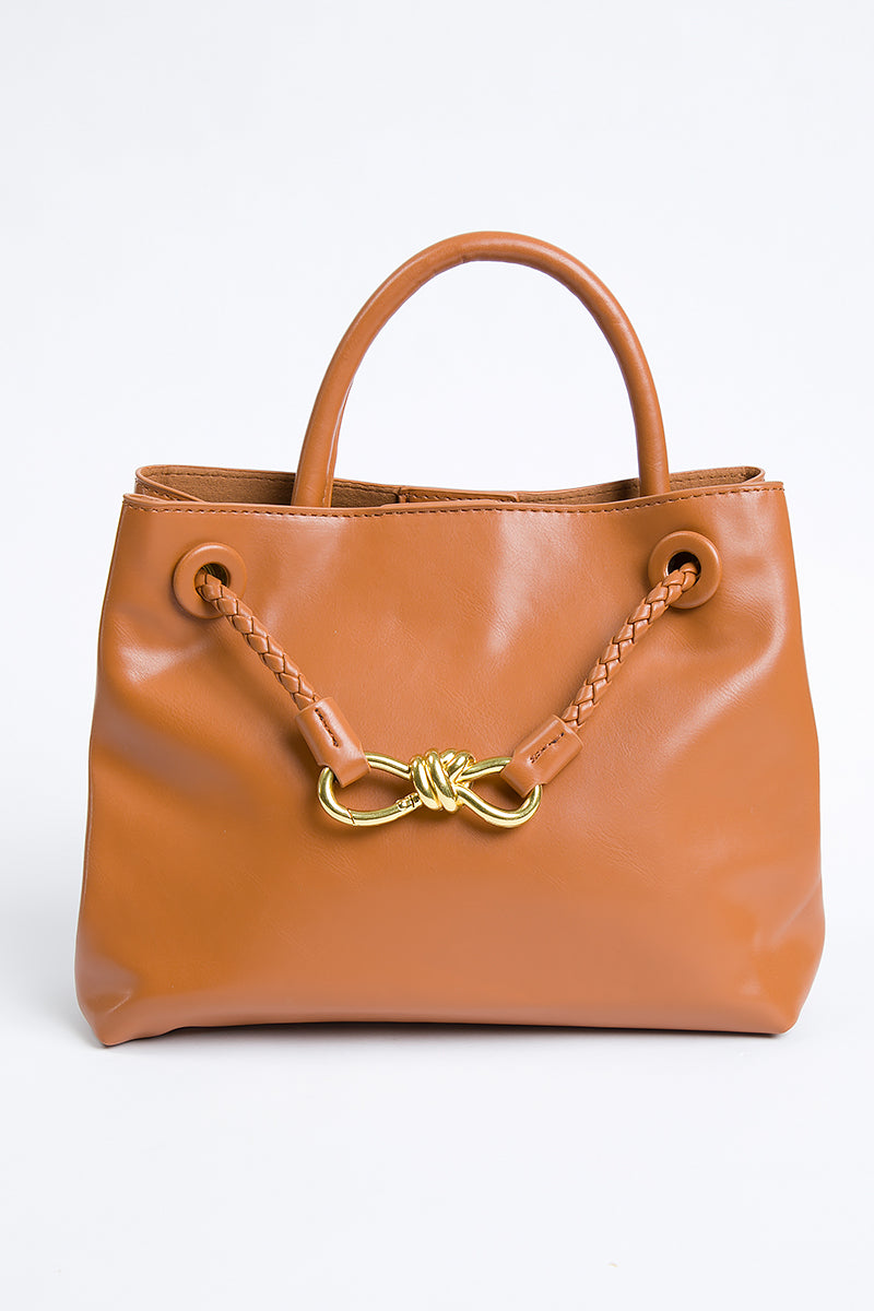 شنطة بحزام مضفر