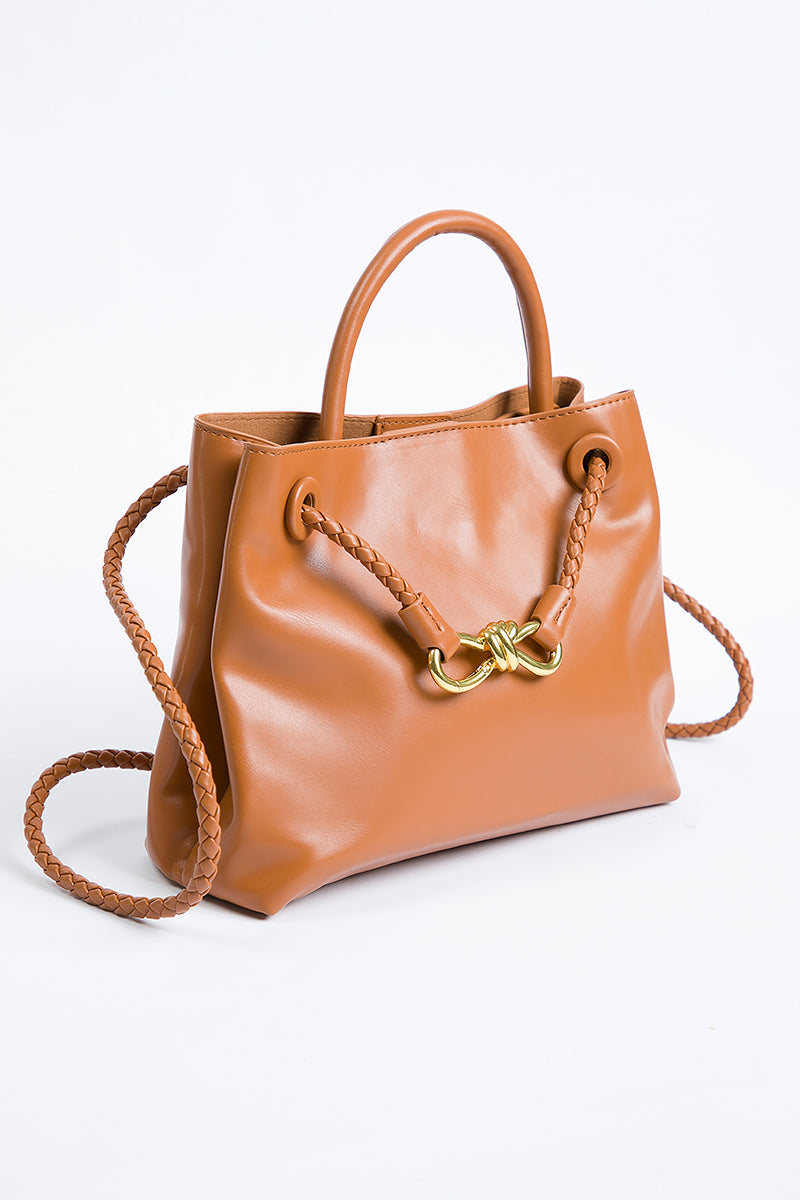 شنطة بحزام مضفر