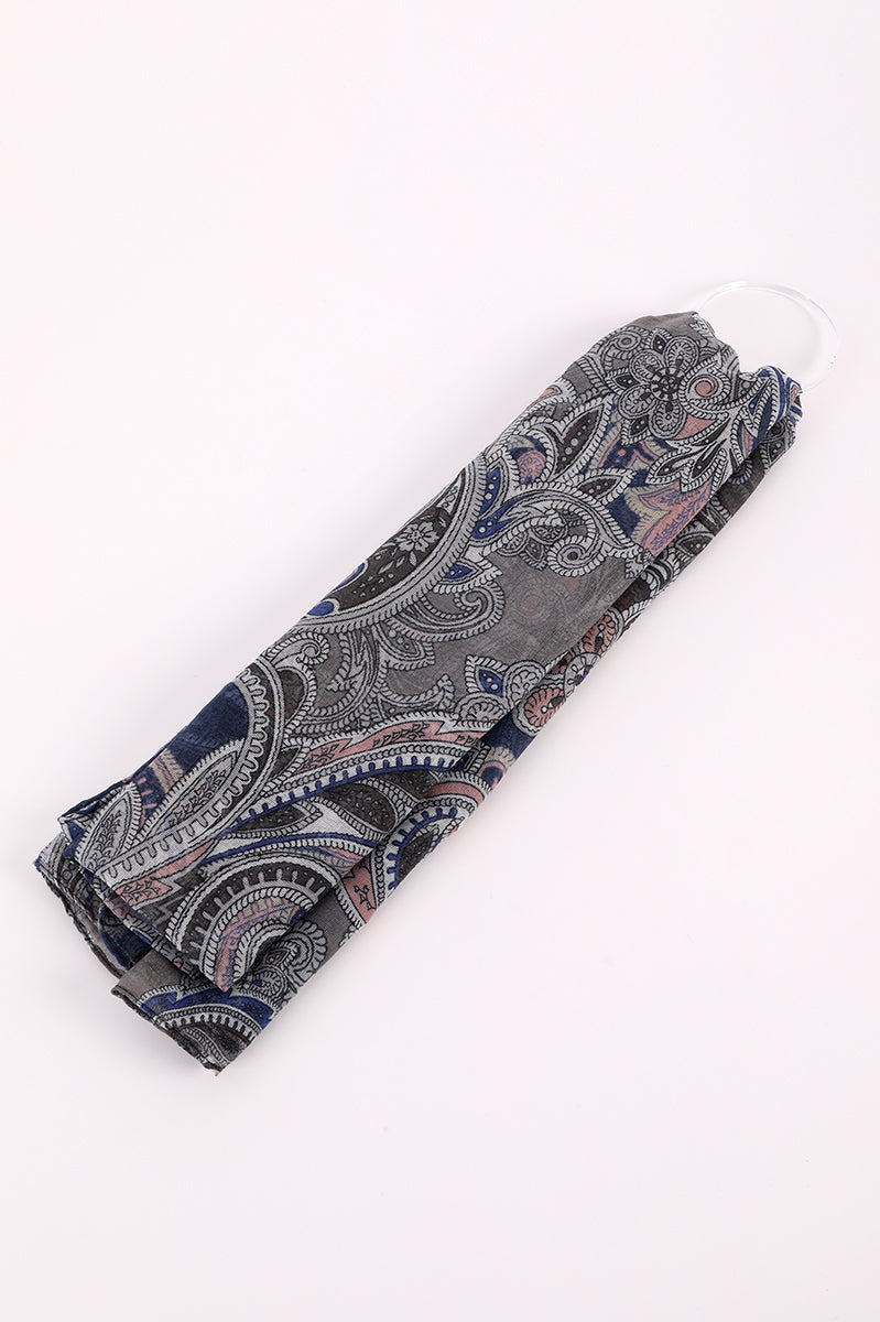 شال بنقشة مزخرفة