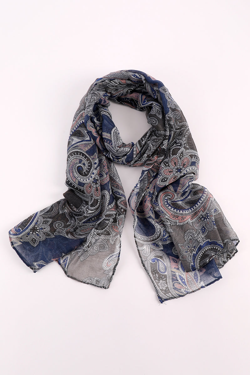 شال بنقشة مزخرفة