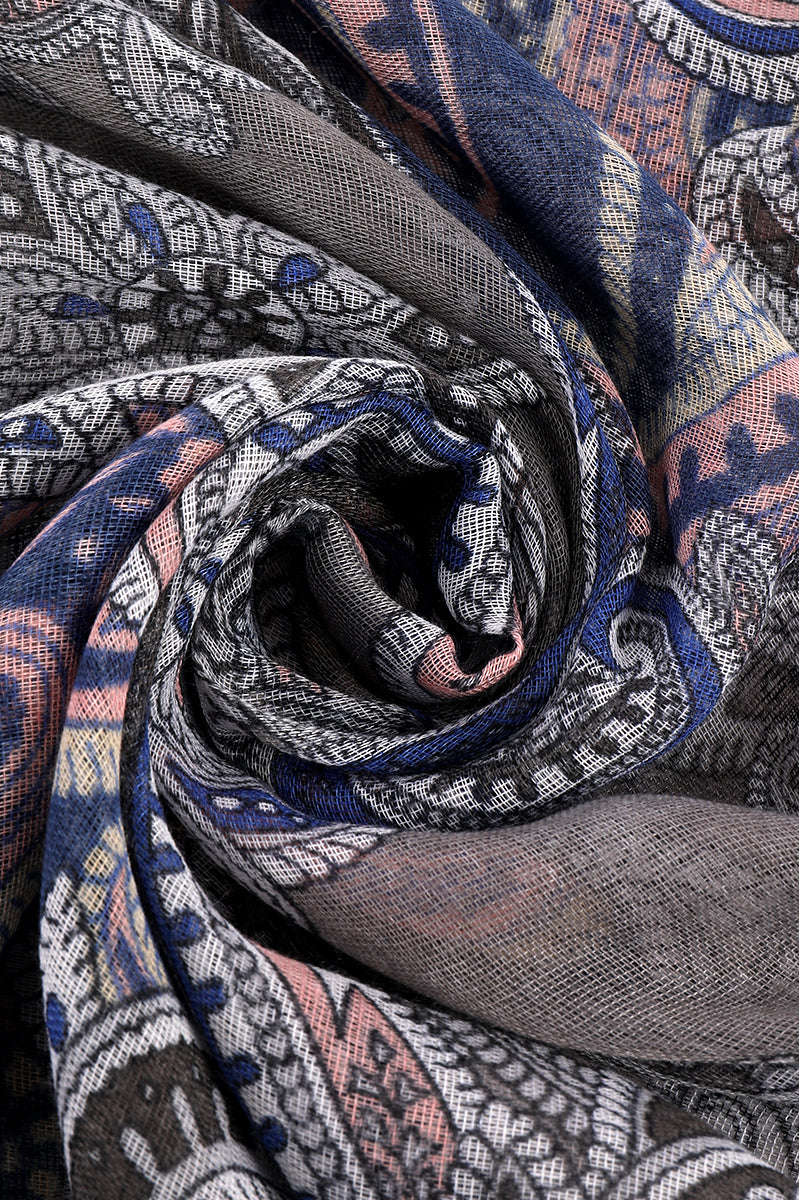 شال بنقشة مزخرفة