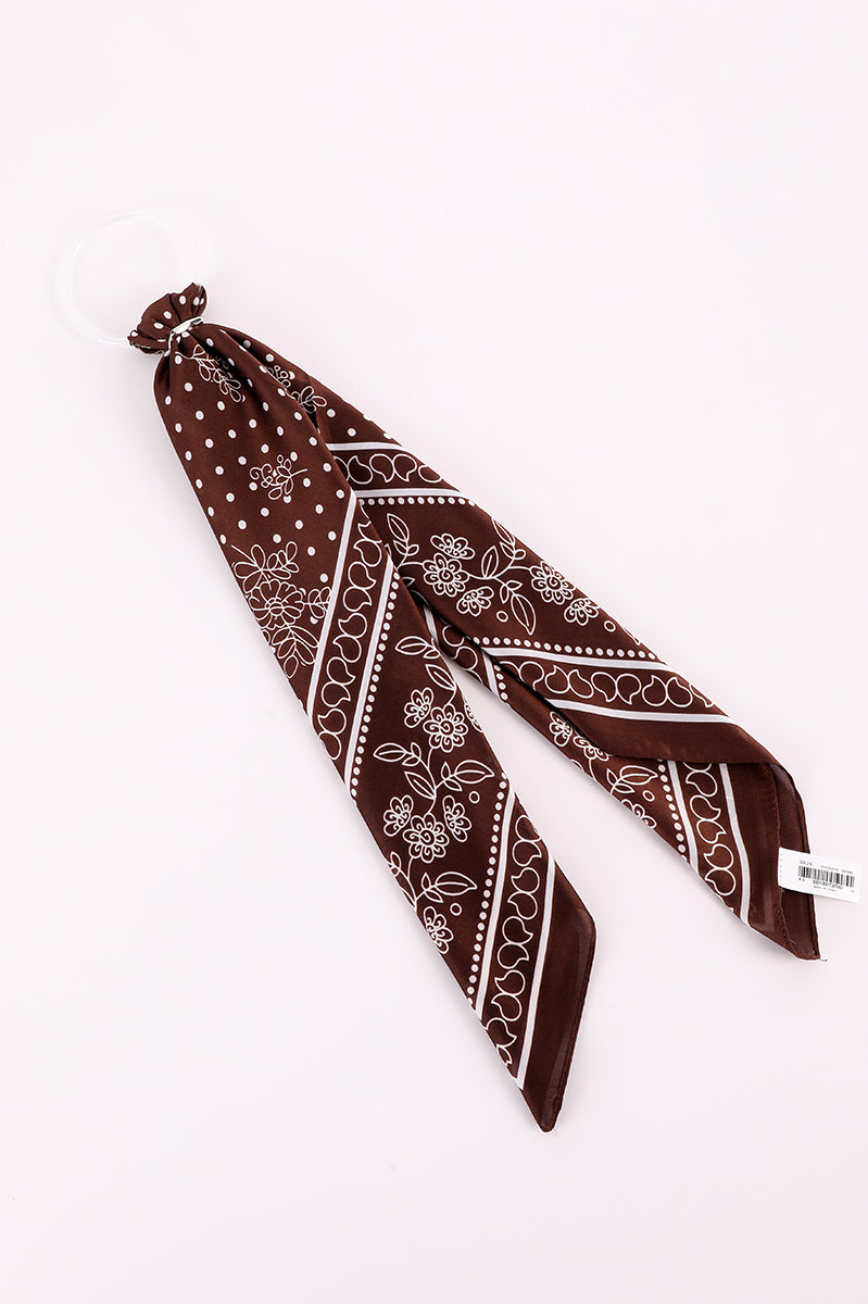 وشاح مربع بنقشة