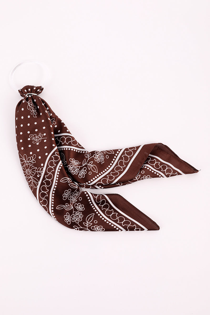 وشاح مربع بنقشة