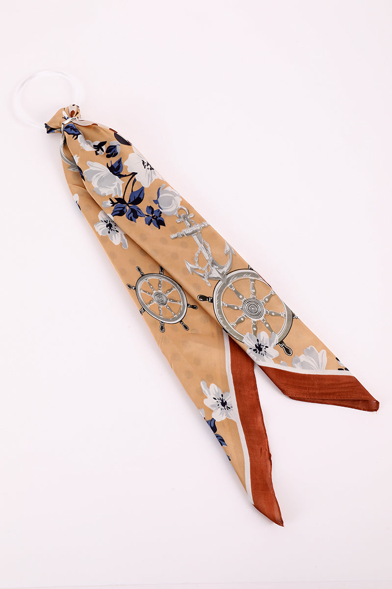 وشاح مربع بنقشة