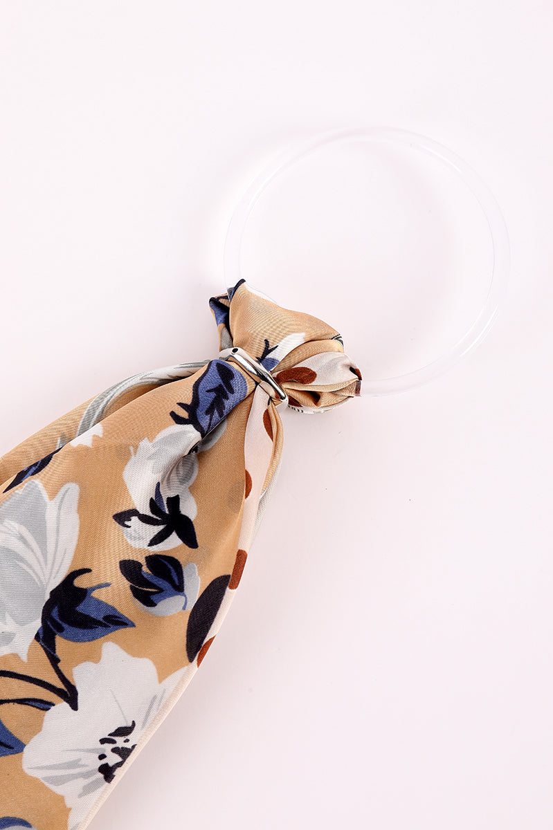 وشاح مربع بنقشة