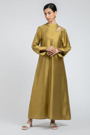 فستان ماكسي بتفصيل غير متماثل عند الياقة