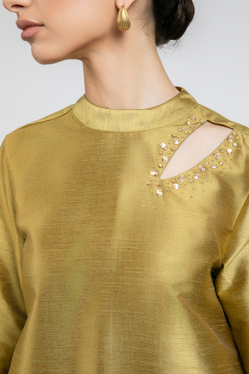 فستان ماكسي بتفصيل غير متماثل عند الياقة