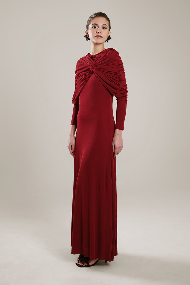 فستان سهرة طويل بتصميم منسدل