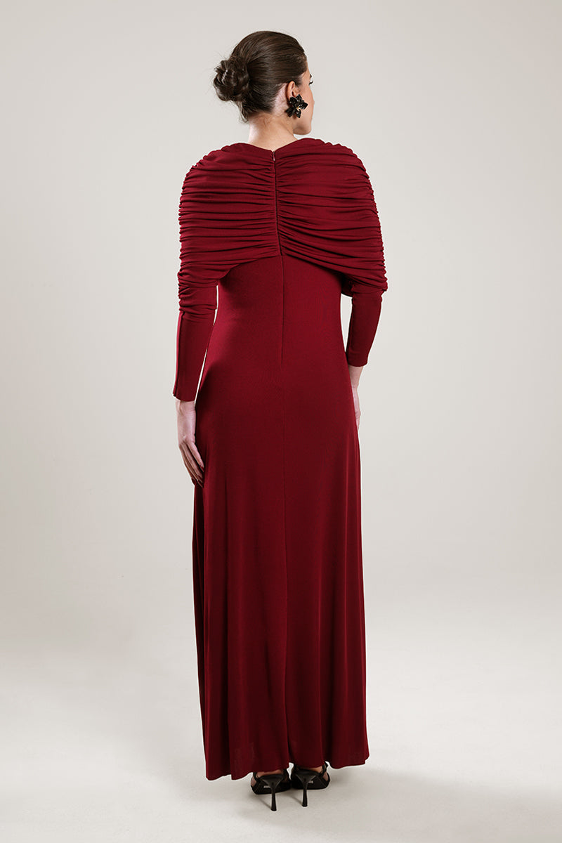 فستان سهرة طويل بتصميم منسدل