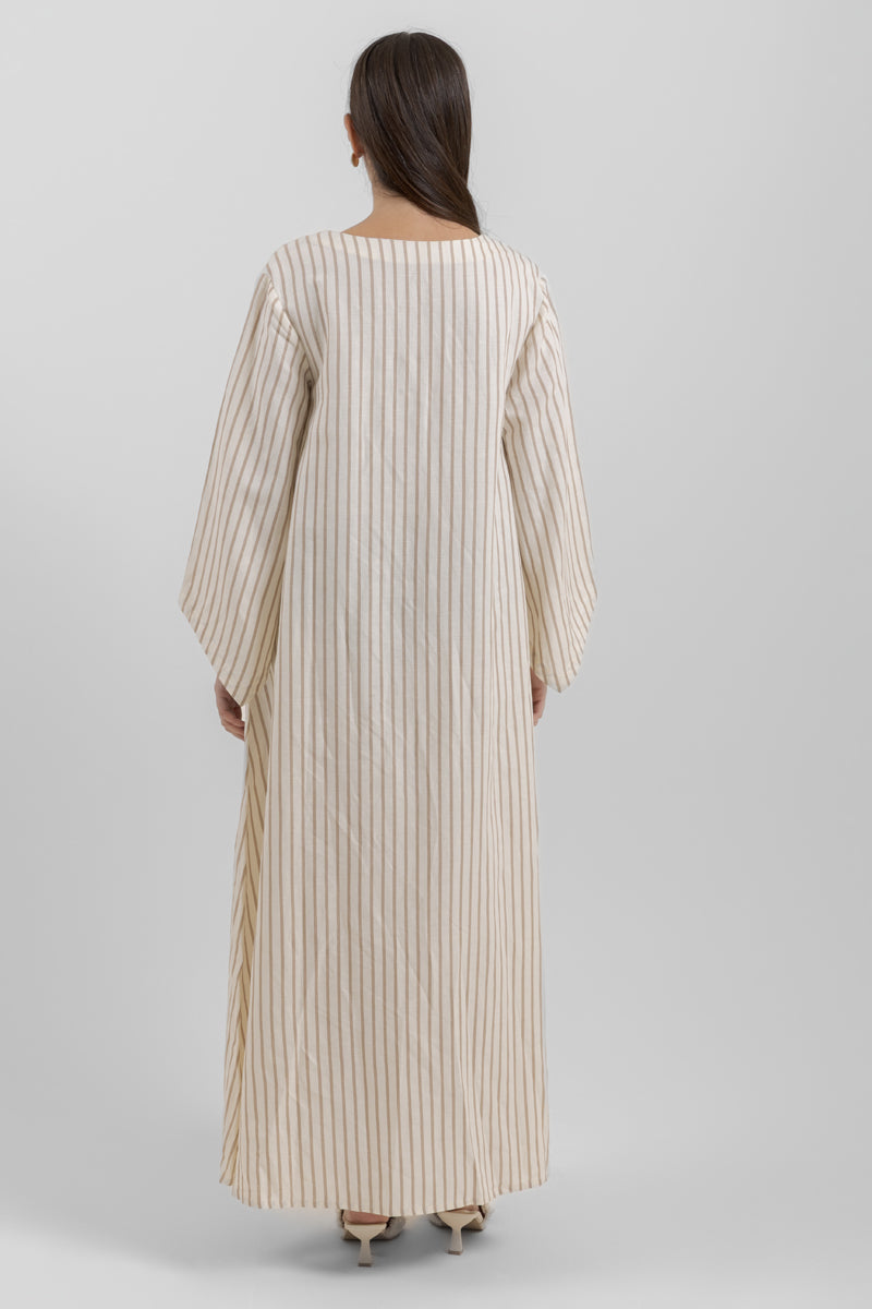 فستان طويل مخطط بتطريز جانبي