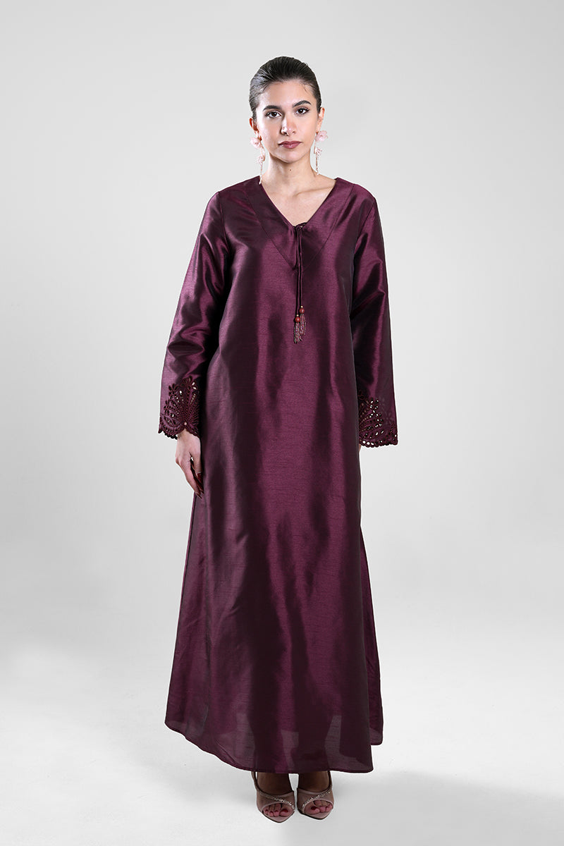 فستان طويل مع تفصيل ربط خلفي