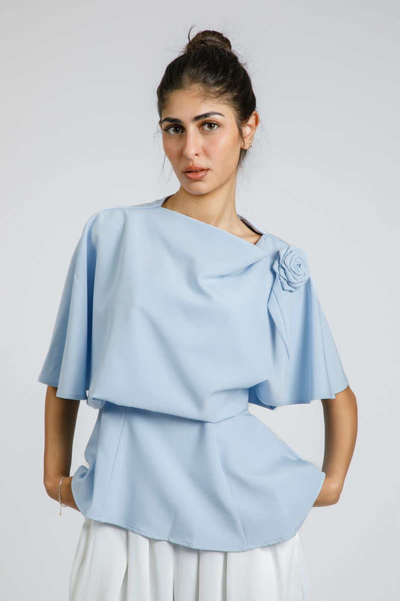 بلوزة انسيابية بطبقة علوية ناعمة