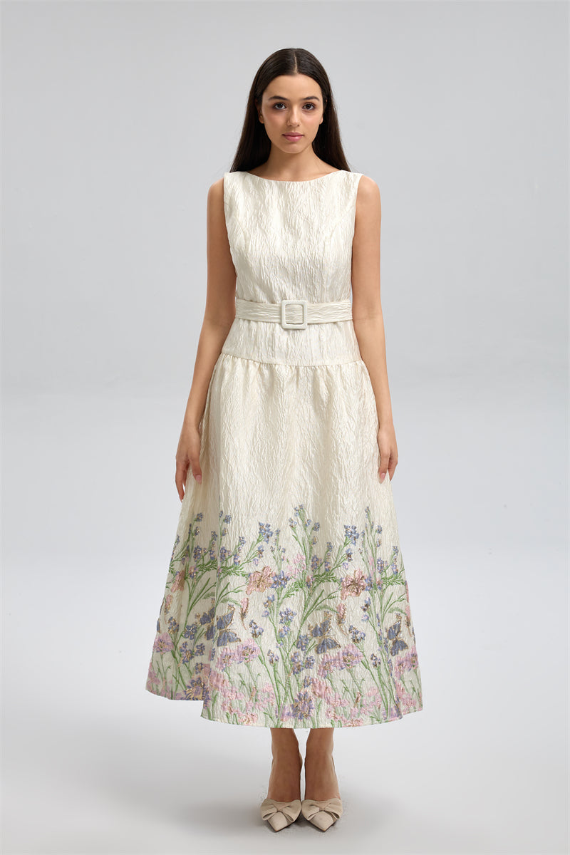 فستان طويل مطبوع عليه زهور