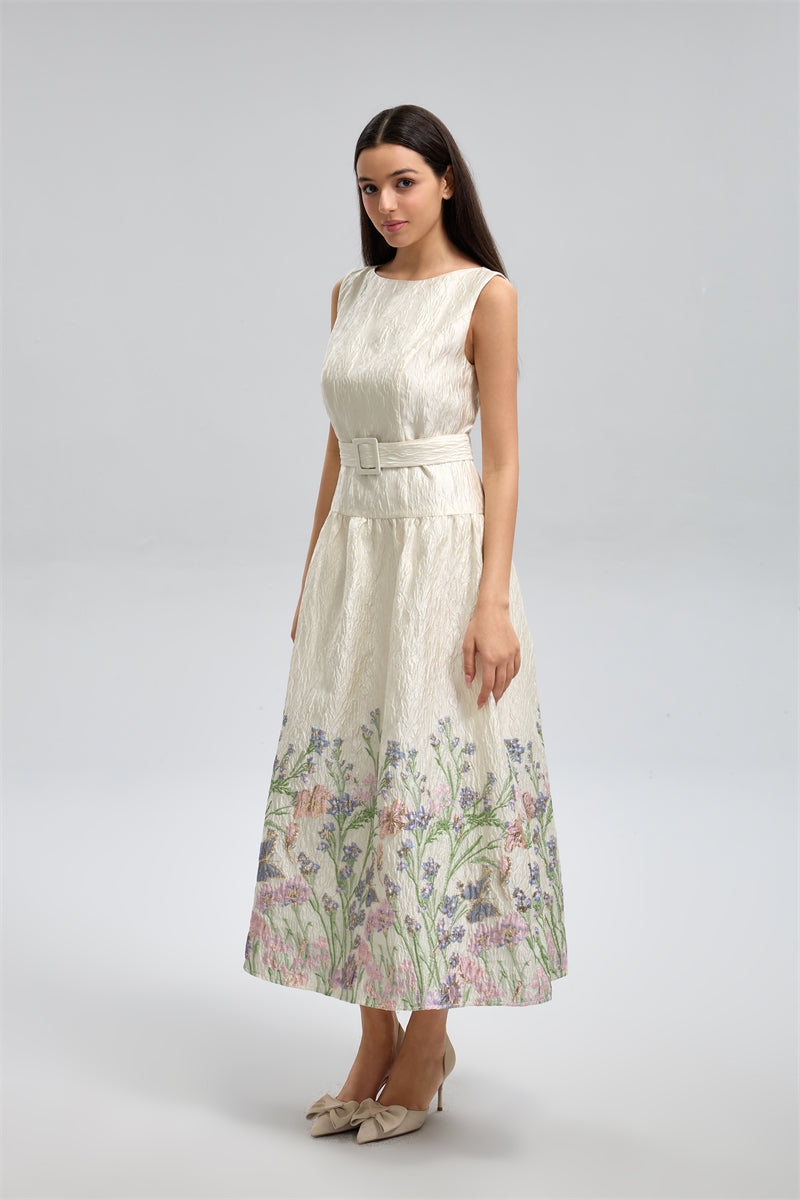 فستان طويل مطبوع عليه زهور