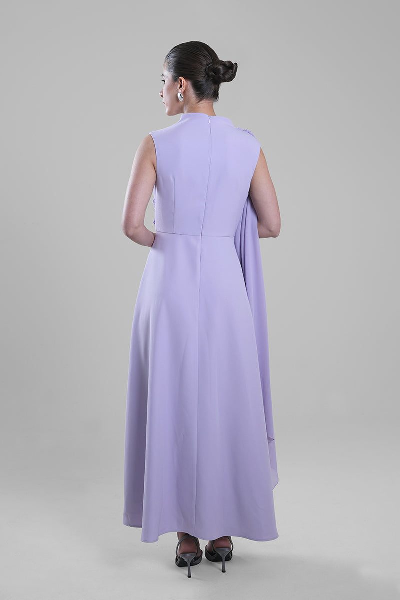 فستان سهرة منسدل مع رداء جانبي