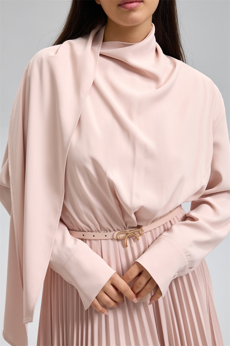 فستان طويل مطوي بياقة منسدلة