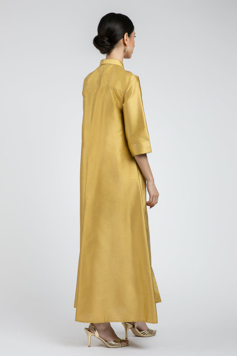 فستان ماكسي بقصة قميص مع تطريز ناعم