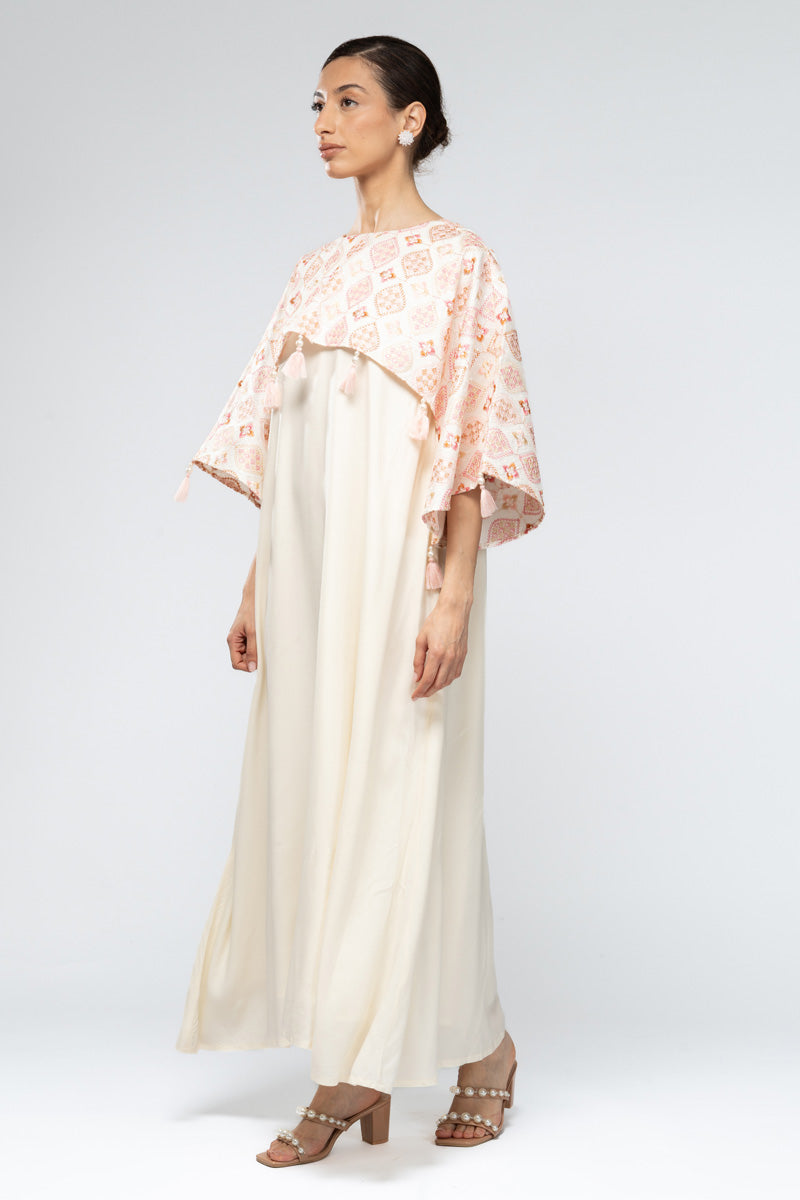 فستان انسيابي بقطعة علوية مطبوعة