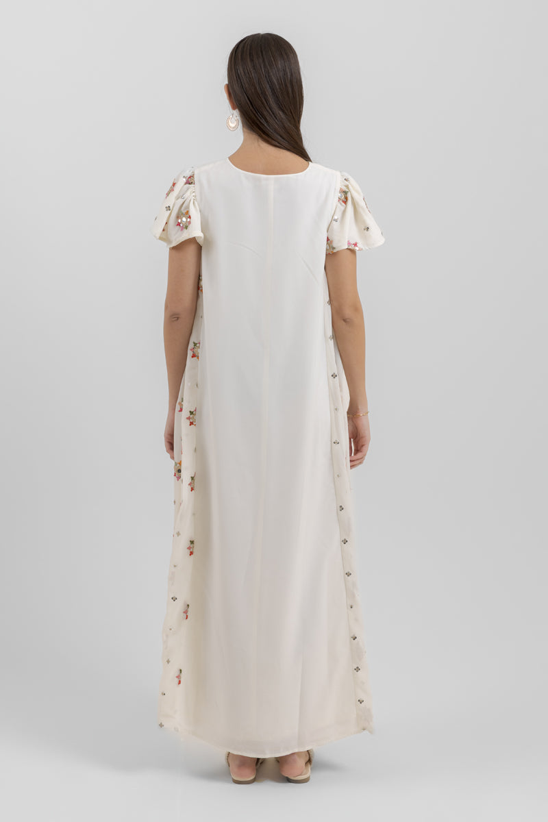 فستان ماكسي بقصة مريحة وتطريز جانبي