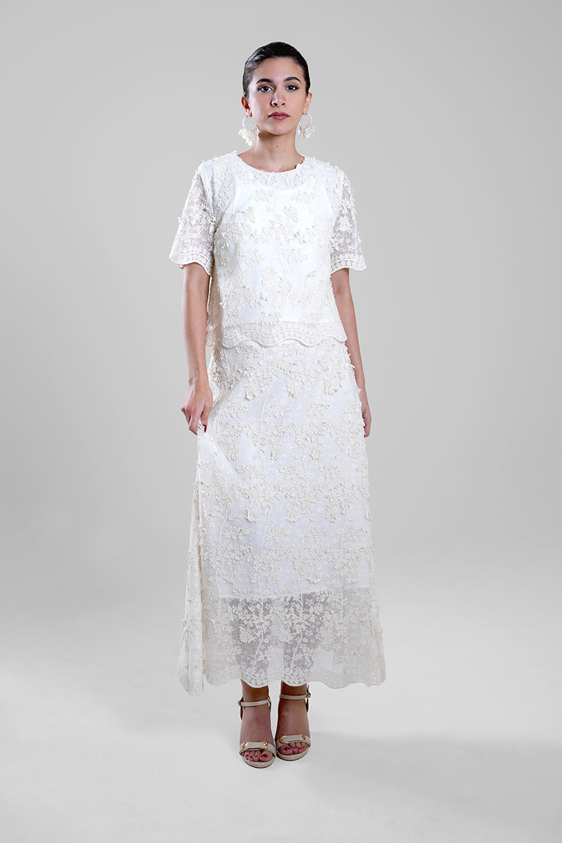 تنورة دانتيل مطرزة بطول ميدي