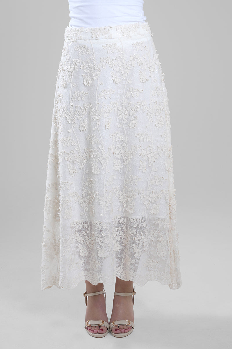 تنورة دانتيل مطرزة بطول ميدي