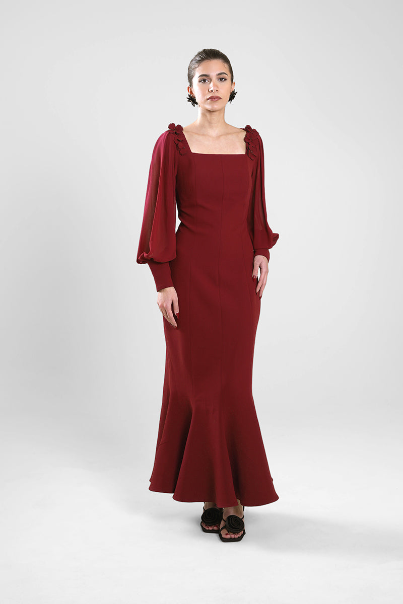 فستان ماكسي بقصة محددة