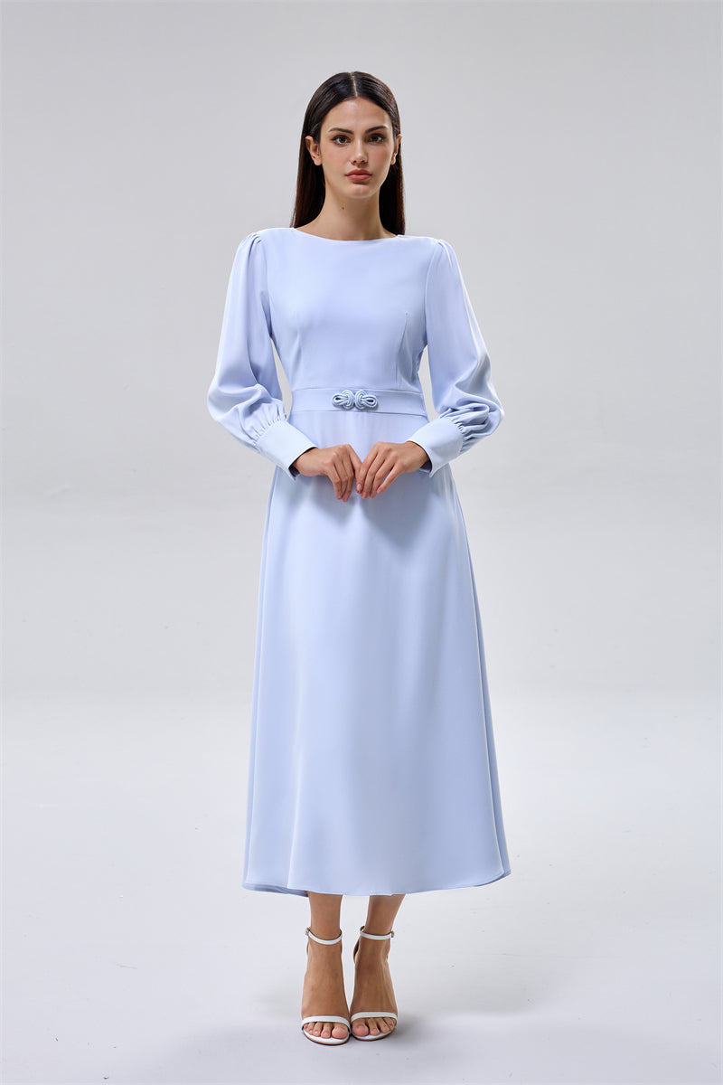 فستان أنيق بتفاصيل على الخصر