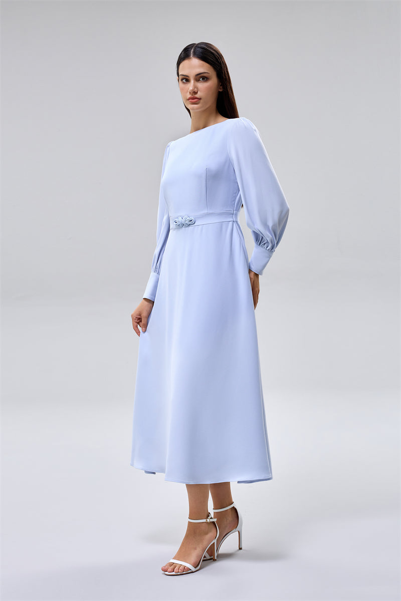 فستان أنيق بتفاصيل على الخصر