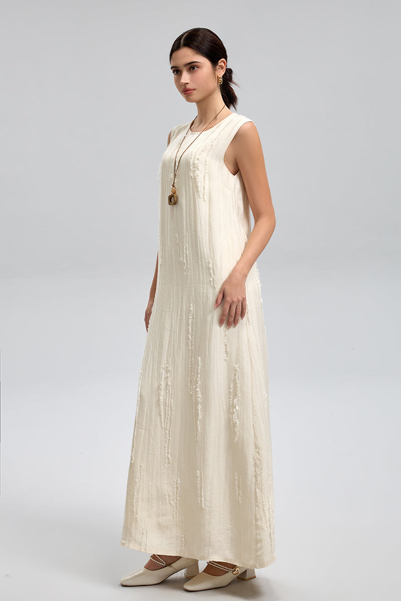 فستان انسيابي بدون أكمام ذو ملمس مميز