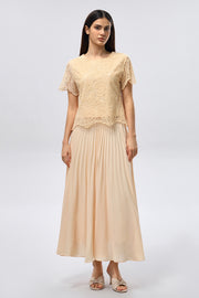 تنورة ماكسي بكسرات وقصّة انسيابية