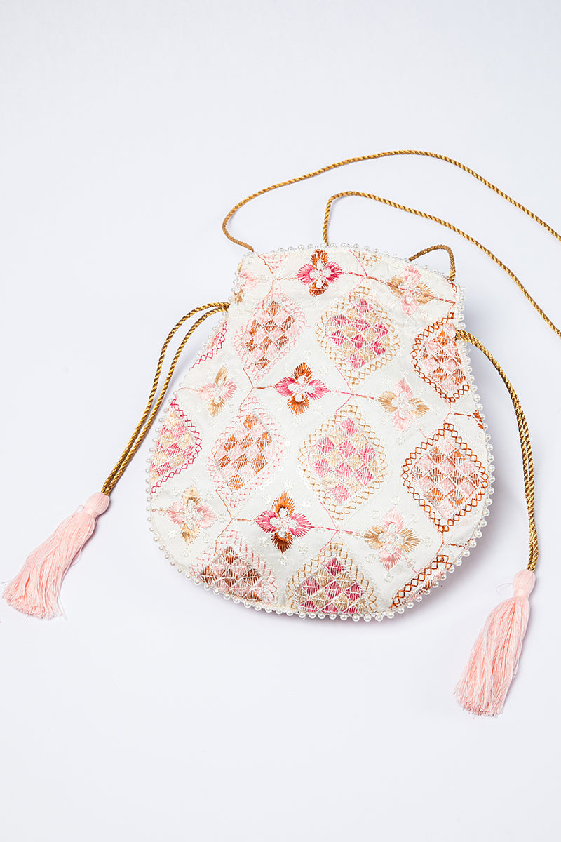 حقيبة يد مطرزة برباط سحب مع شراشيب