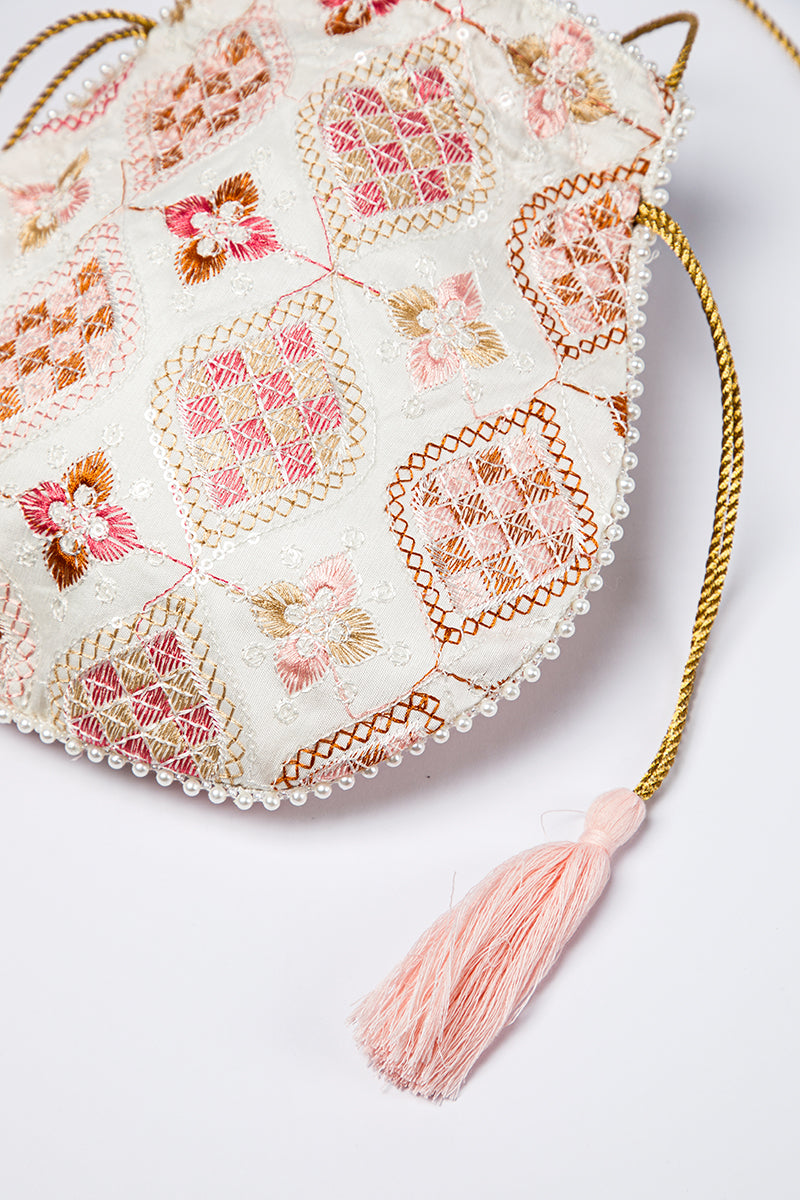 حقيبة يد مطرزة برباط سحب مع شراشيب