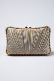 شنطة كلتش مزخرفة بثنيات وحواف لؤلؤية