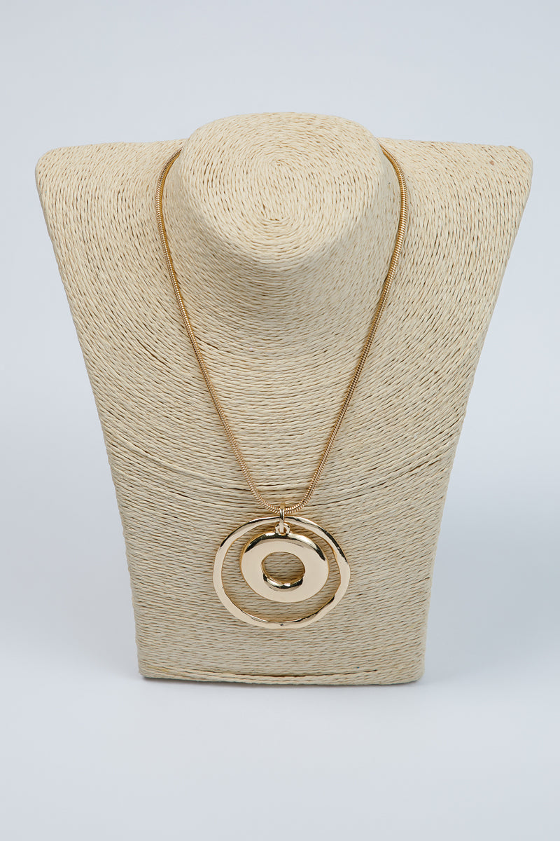 عقد بقلادة دائرية عصرية