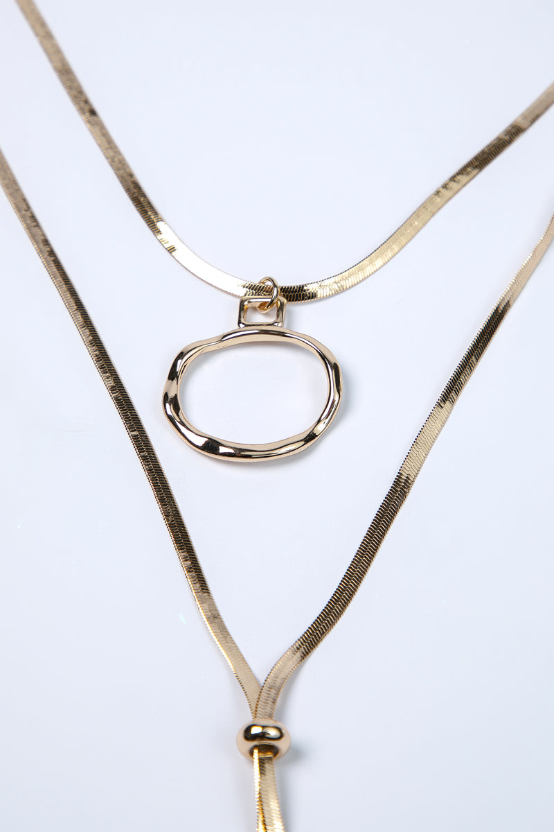 عقد مزدوج بحلقة عصرية