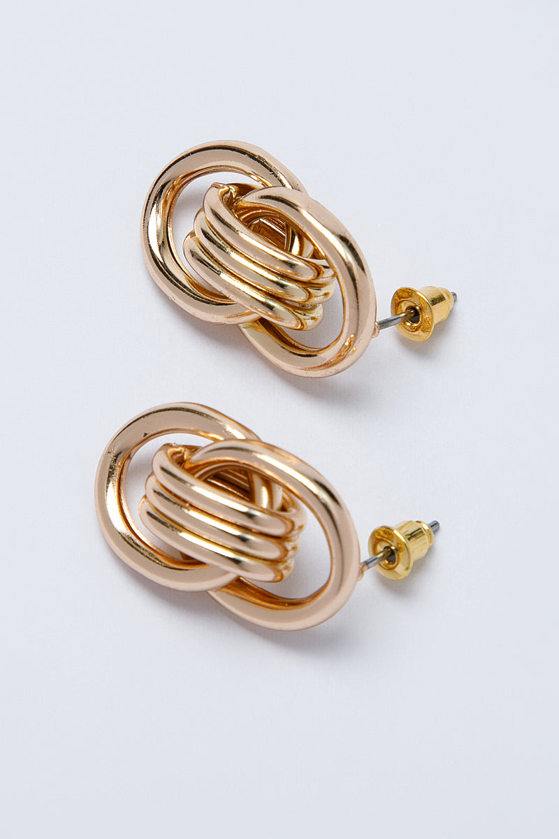 أقراط دبابيس بتصميم حلقات ملتفة