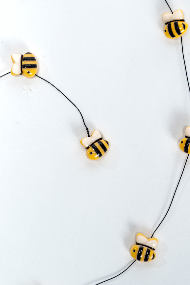 سلسلة شعر بتعليقات النحل