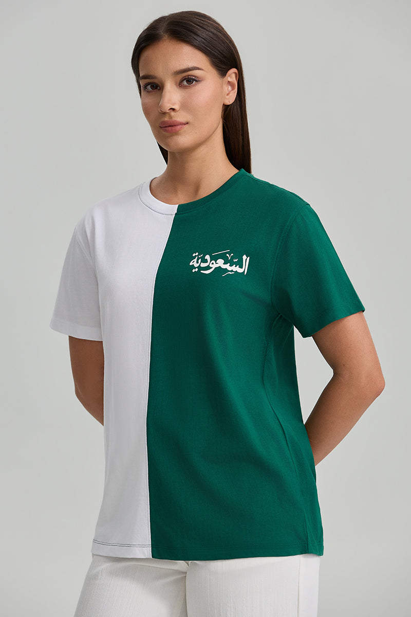 تيشيرت بتصميم مقسم وكتابة سعودية