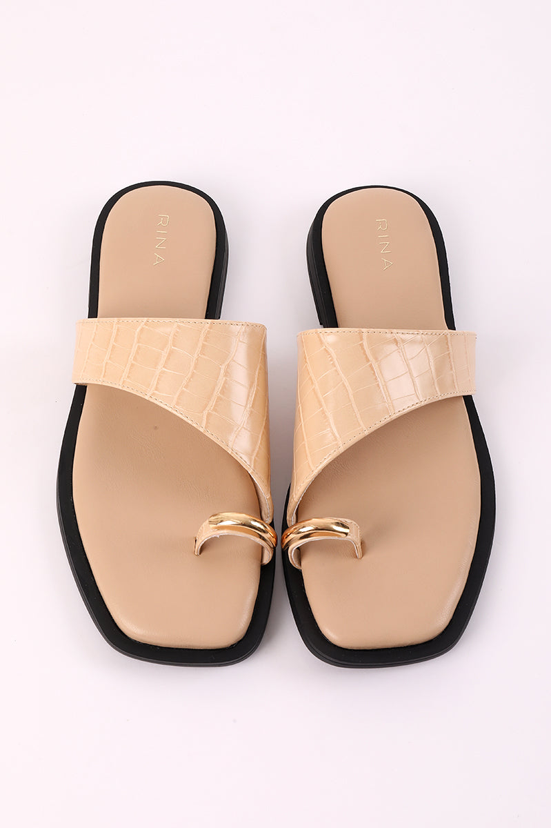 Flat Sandals With Ring Detail