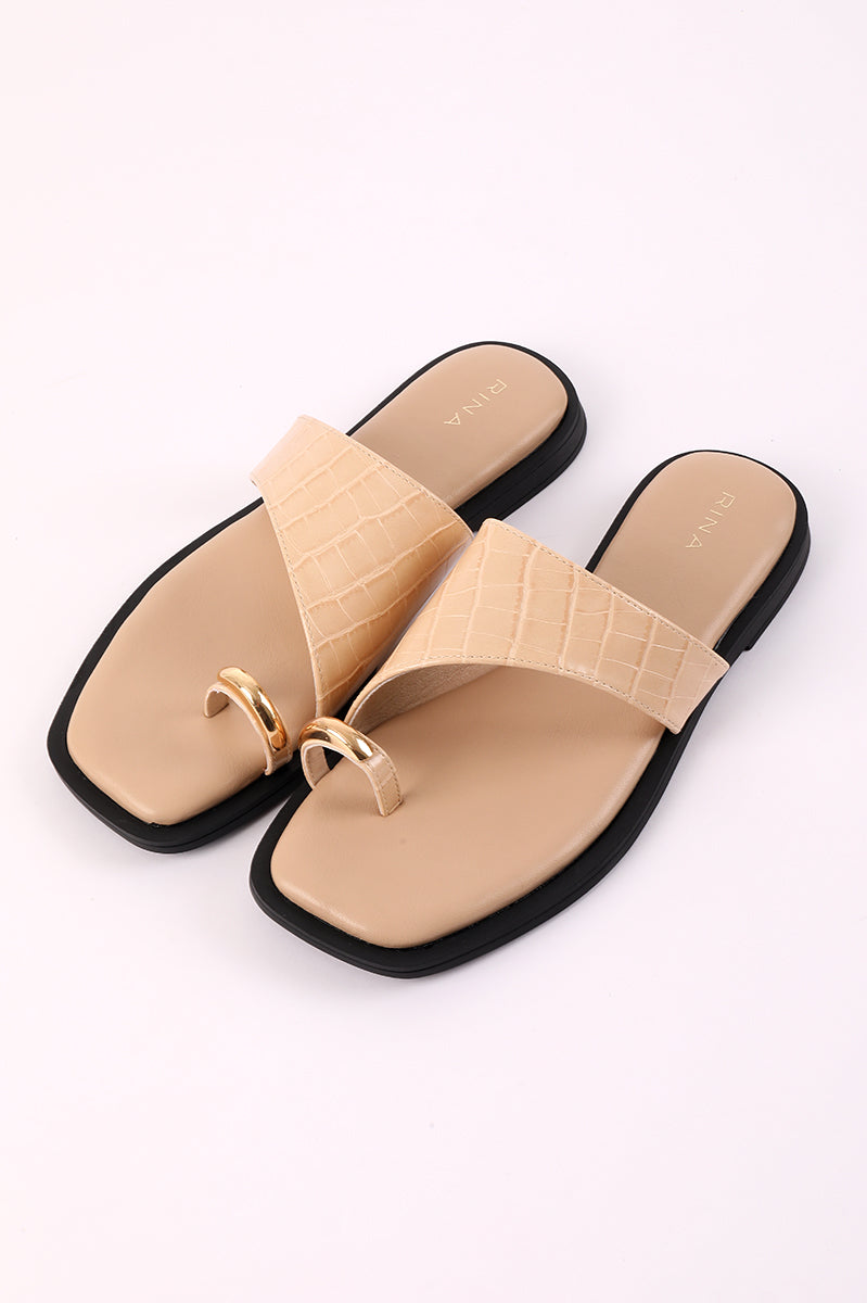 Flat Sandals With Ring Detail