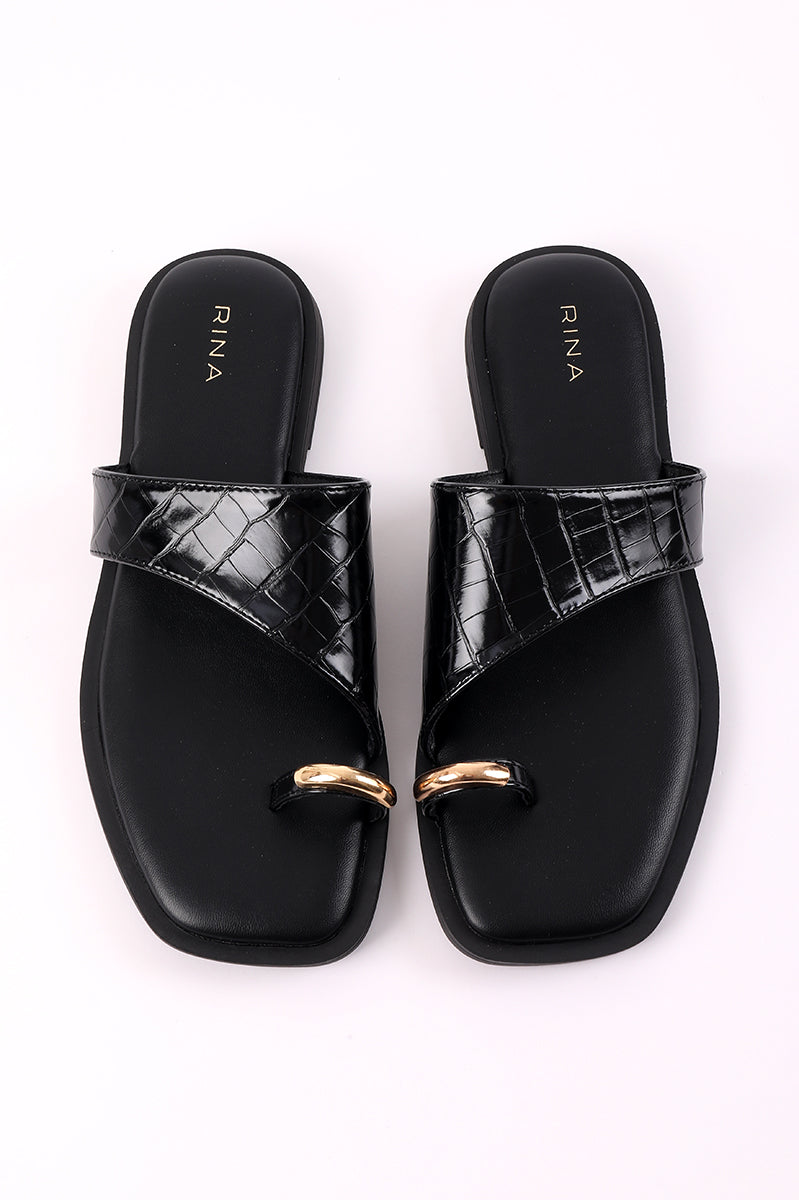 Flat Sandals With Ring Detail