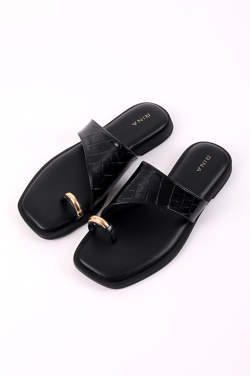Flat Sandals With Ring Detail